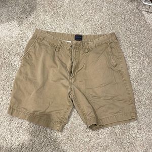 Mens GAP Khaki cotton shorts, 7” inseam, w32